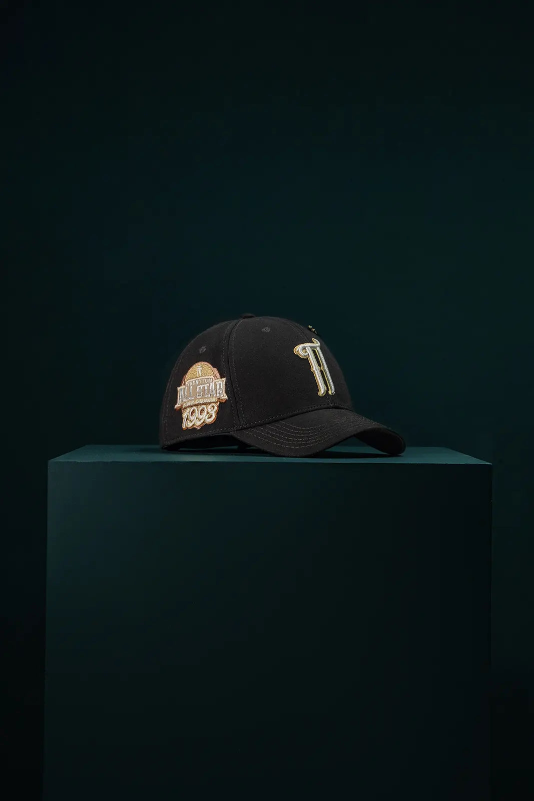 Nigreos Modern Crown Black cap